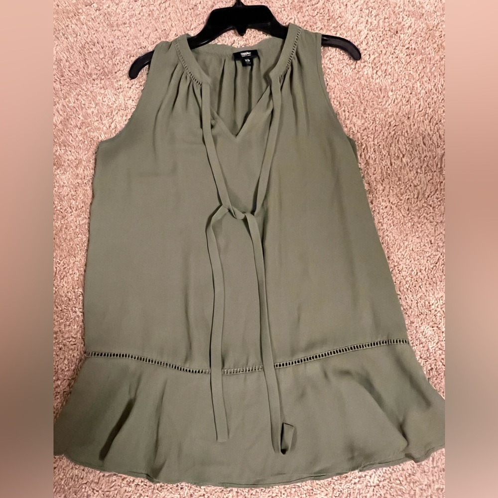 Massing brand Olive Green sleeveless blouse - sizes XS-great shape